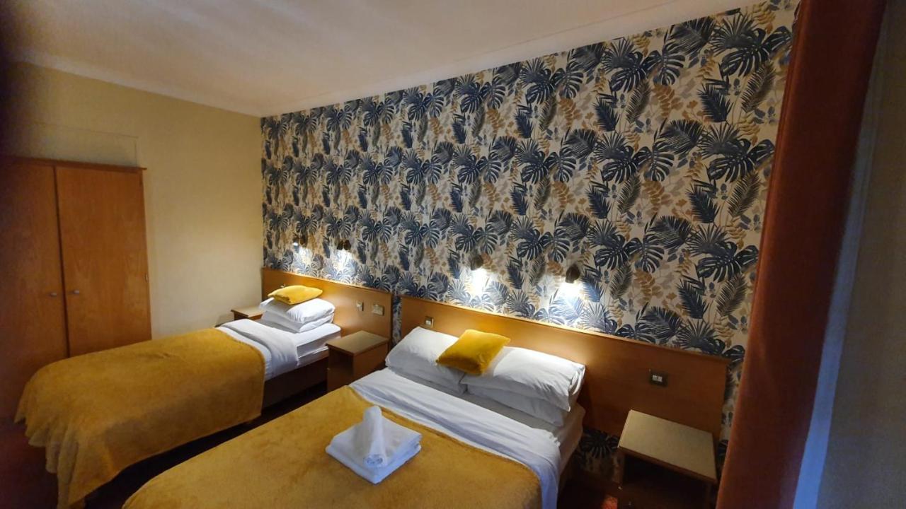 Holiday Hotel Galway Exterior foto